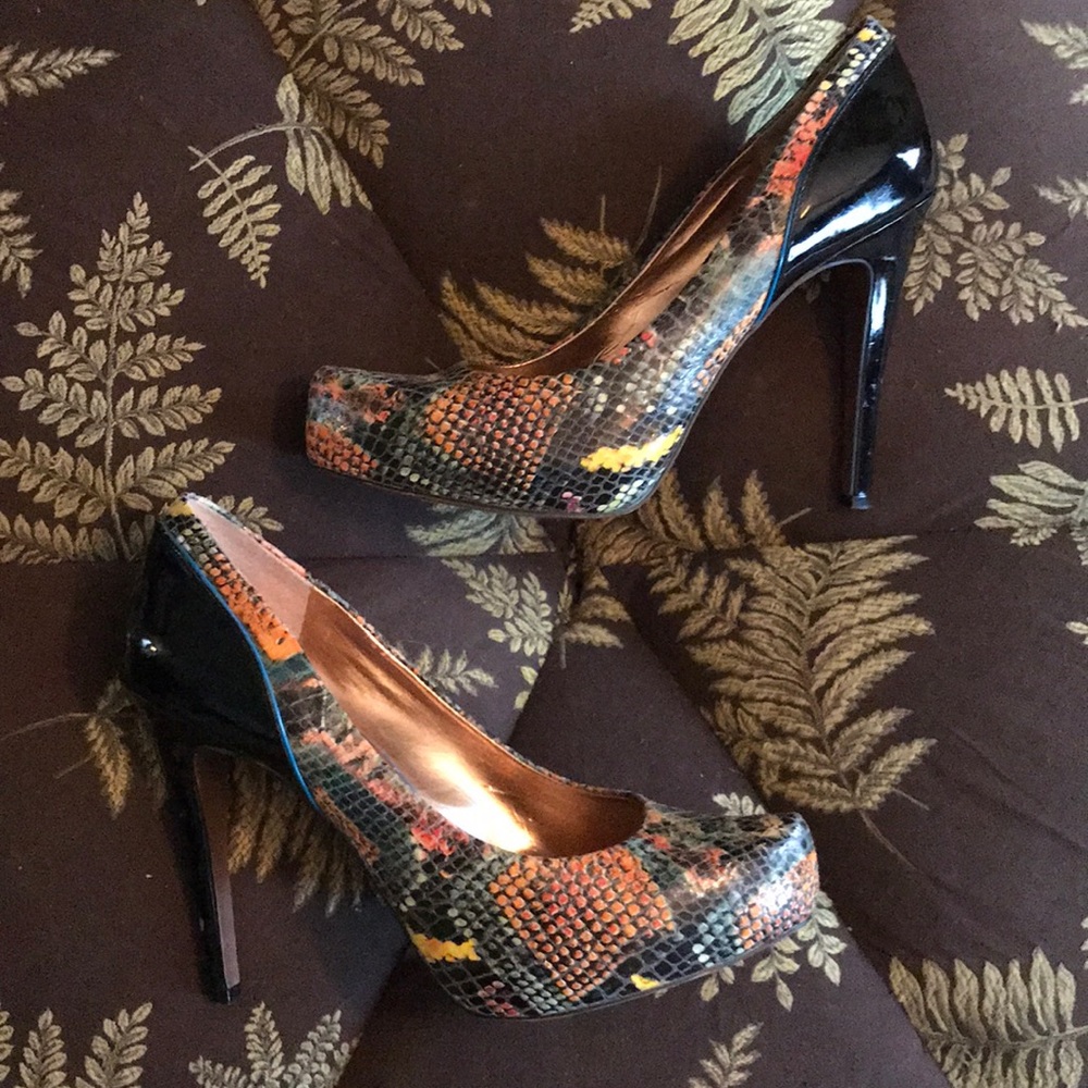 🇺🇸BCBGeneration Paeyton multi python pumps - Picture 2 of 5